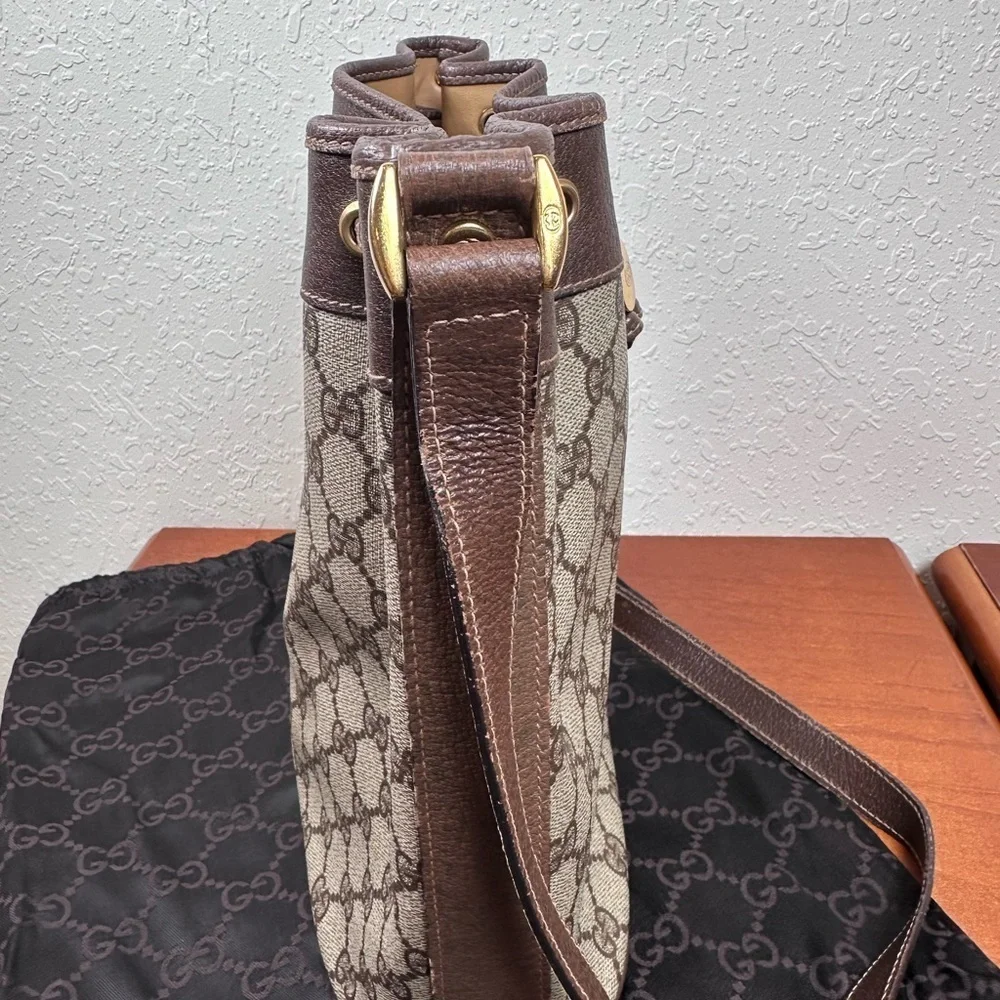 Auth Gucci GG Supreme PVC x Leather Beige Drawstring Shoulder Bag